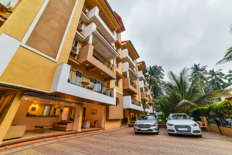Exterior & Views