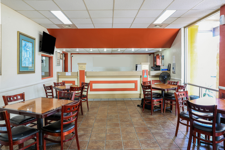 Food & Drinks 3, SPRINGWOOD HOTEL, Opelika I-85 Columbus Pkwy, Lee