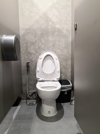 Bathroom 4, Asleep by Lantana, Pattaya