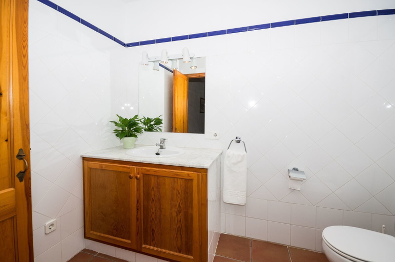 Bathroom 2, Villas Playas de Fornells by Escape Home, Baleares