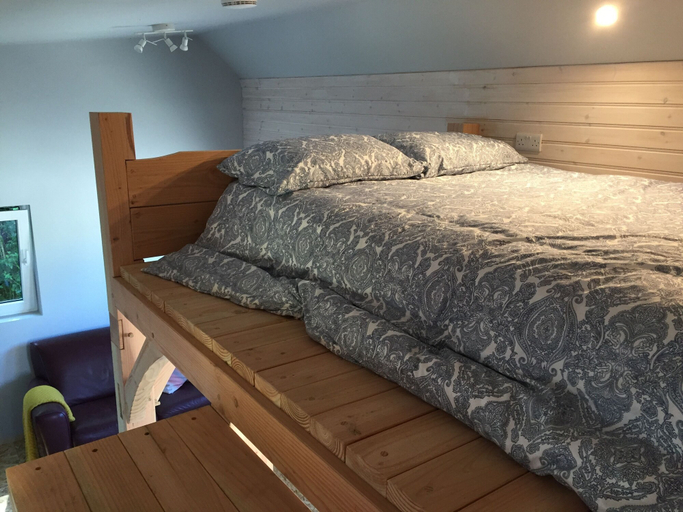 Bedroom 2, St Awaries