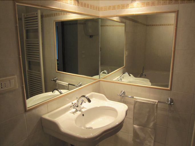 Bathroom 4, B&B Al Borgo, Perugia