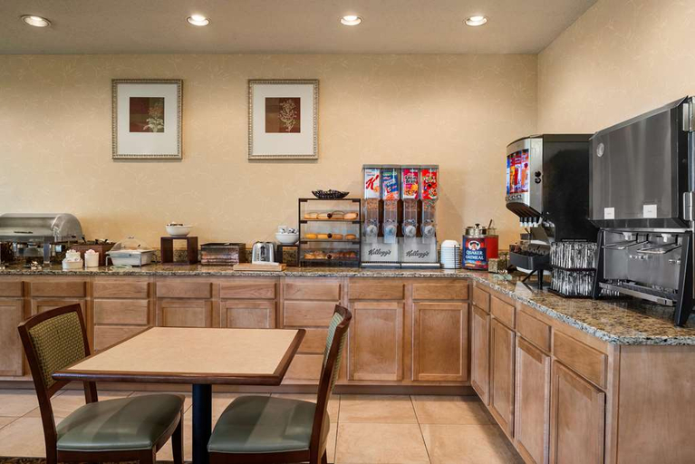 Exterior & Views 2, Country Inn Suites By Radisson Stevens Point Wi, Portage