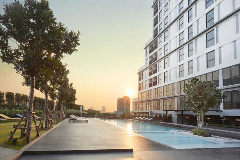 Exterior & Views 19