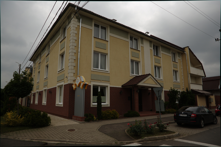 Exterior & Views