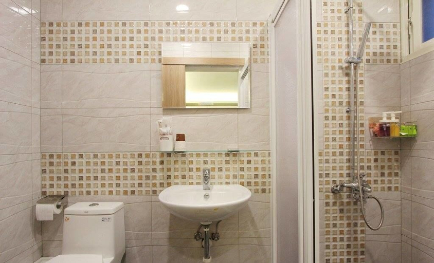 Bathroom 5, Shuiquan 19N, Pingtung
