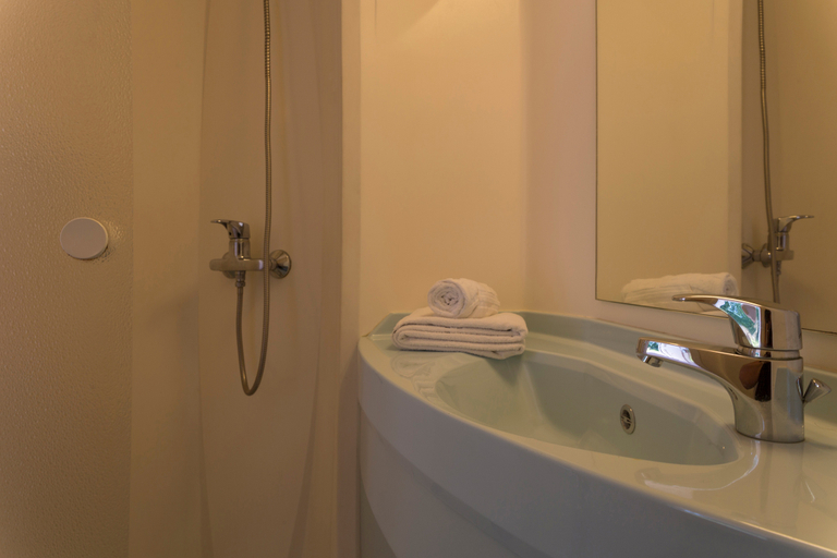 Bathroom, The Originals Access, Hôtel Tulle, Corrèze