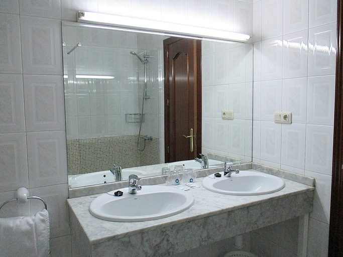 Bathroom, Perales, Toledo