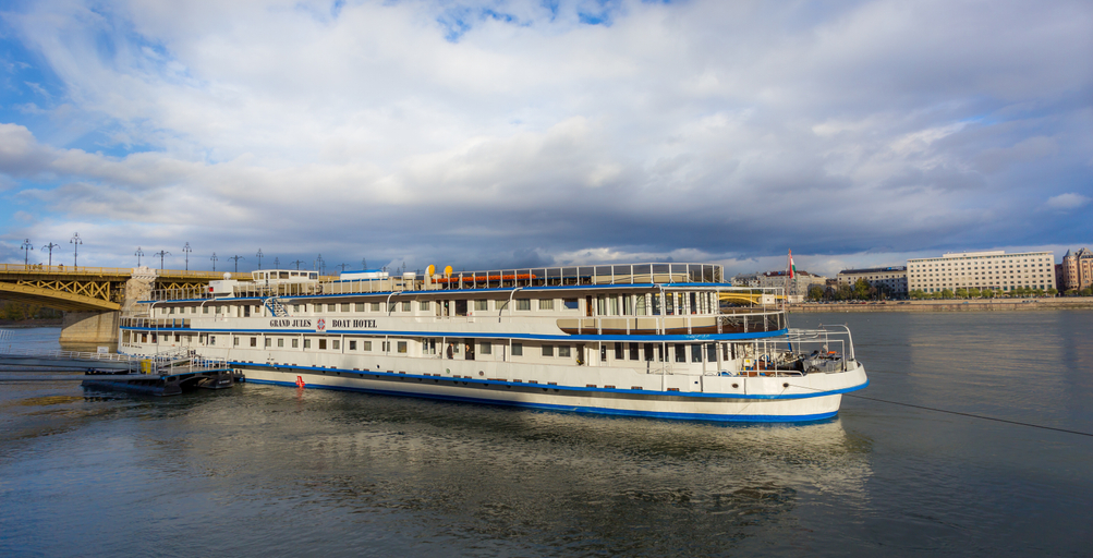 Exterior & Views 2, Grand Jules Boat Hotel Budapest, Budapesti