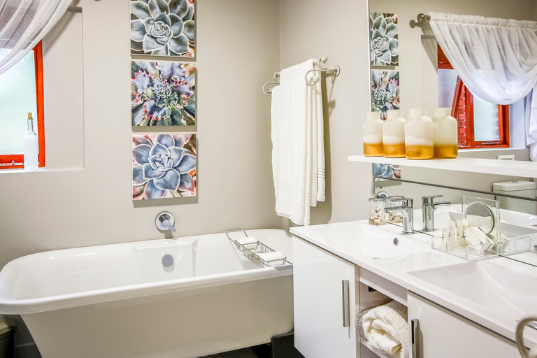 Bathroom 4, Kambaku at Se, Eden