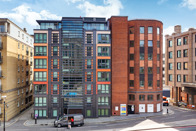 Exterior & Views 2, Luxurious Sir John Lyon Serviced Apartment, London