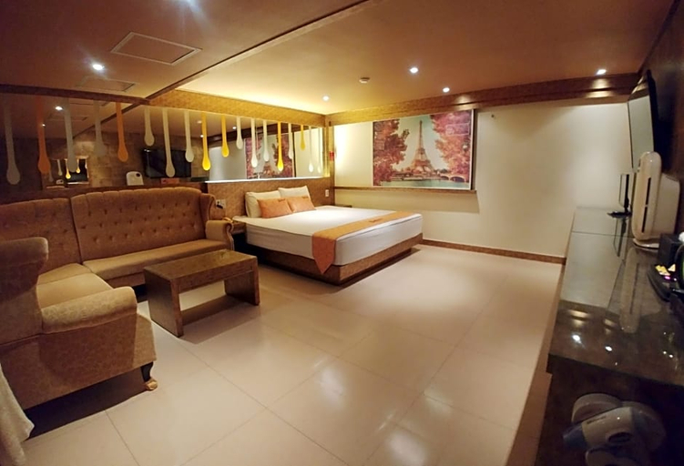 Public Area 3, V1 Motel, Sasang
