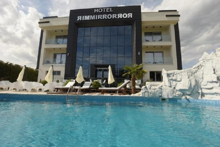 Sport & Beauty 1, Mirror Hotel