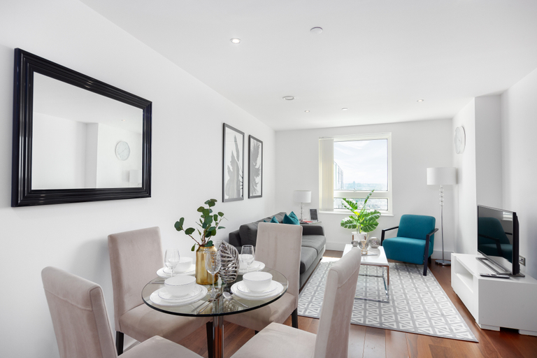 Exterior & Views 2, Lincoln Plaza One-Bedroom Apartments, London