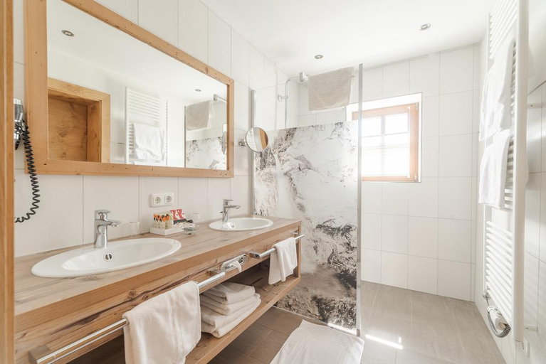Bathroom, Grosslehen, Kitzbühel