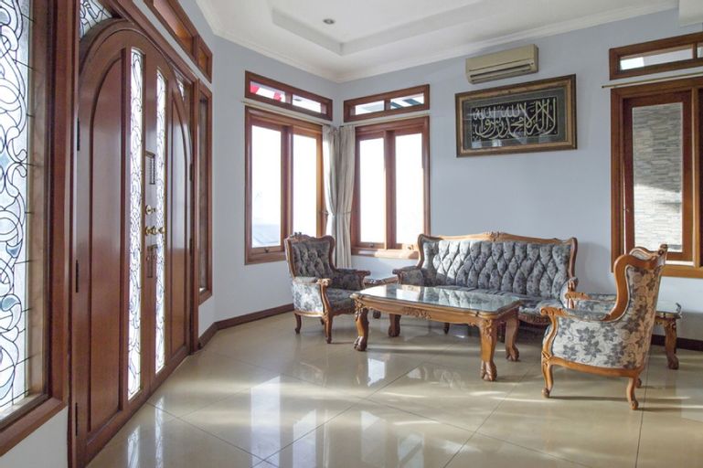 RedDoorz Plus @ Kelapa Dua Kebon Jeruk, West Jakarta