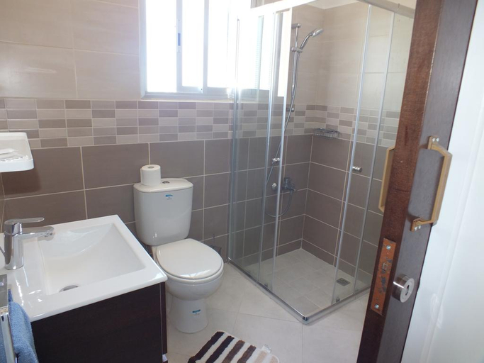 Bathroom 3, Petsas Apartments