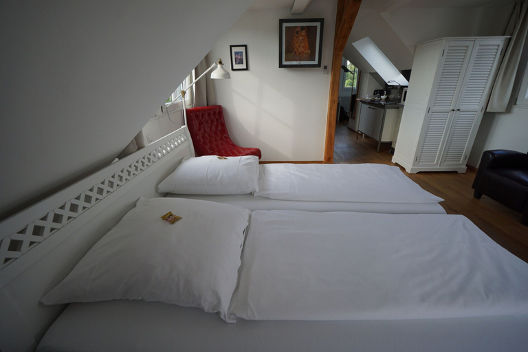 Bedroom 4, Pension-Gaststatte Paradies alle Zimmer mit Klimaanlage, Freiburg im Breisgau