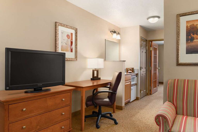 Exterior & Views 2, Country Inn & Suites Sycamore, De Kalb