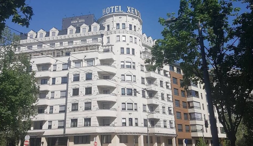 Exterior & Views