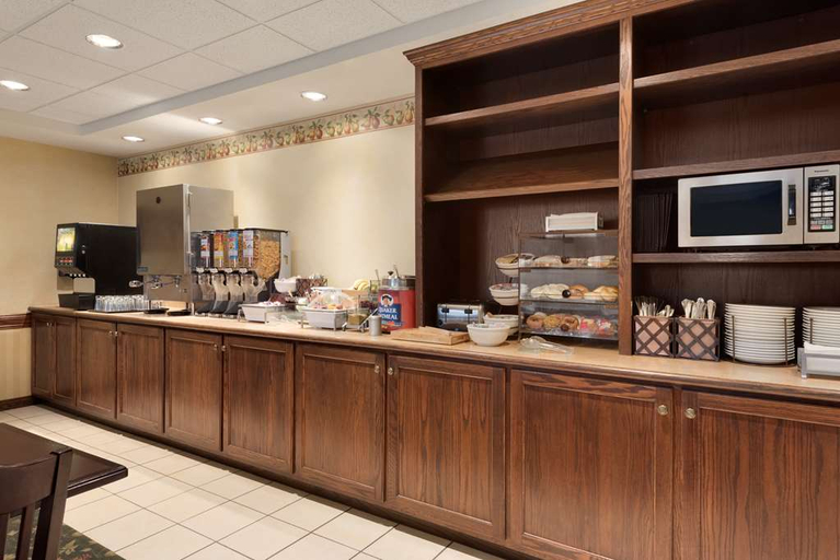Exterior & Views 2, Country Inn & Suites by Radisson, St. Cloud East, MN, Benton