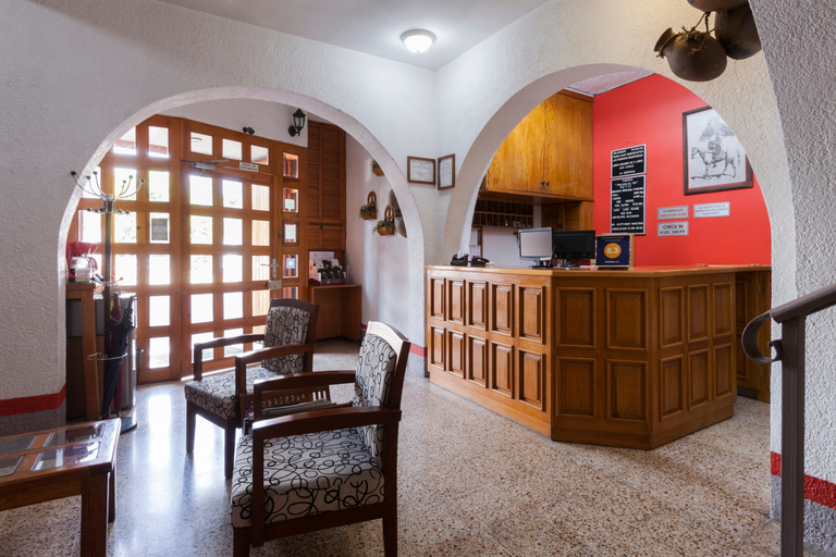 Public Area 2, Posada el Cid, Del Centro