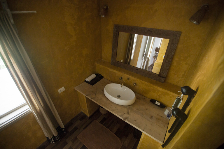 Bathroom 5, Uzuri Villa, Kusini