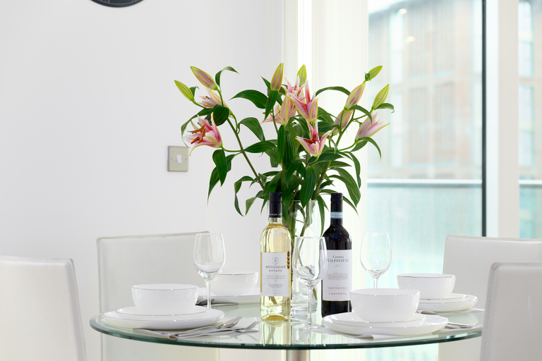 Food & Drinks, Amazing Altitude Apartments, London