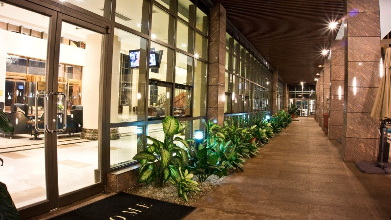 Exterior & Views
