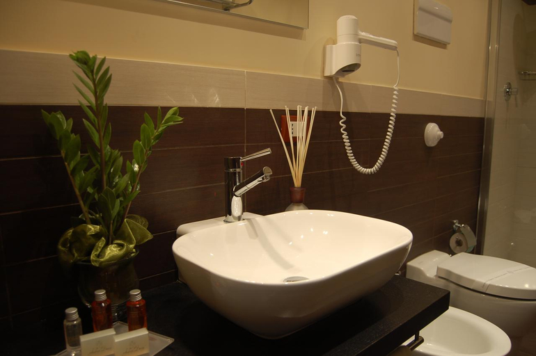 Bathroom 5, Andrea Doria, Ragusa