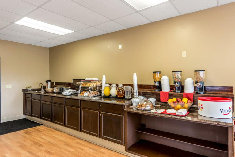 Food & Drinks 5, Days Inn & Suites By Wyndham Muskegon, Muskegon