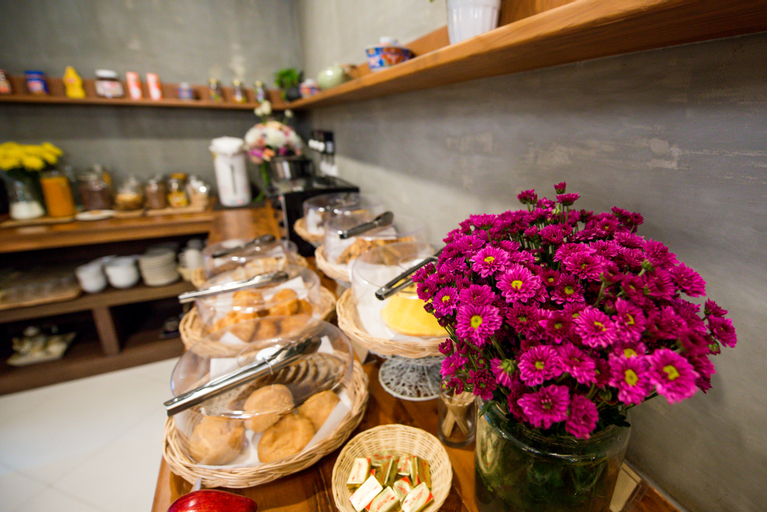 Food & Drinks 12
