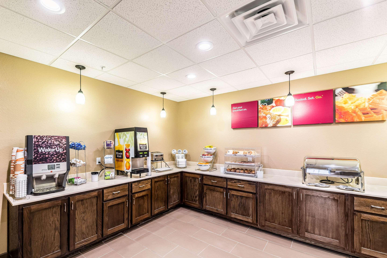 Food & Drinks 5, Comfort Suites Grand Prairie - Arlington North, Arlington
