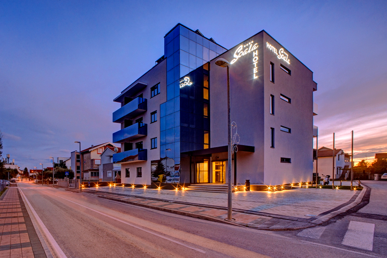 Exterior & Views