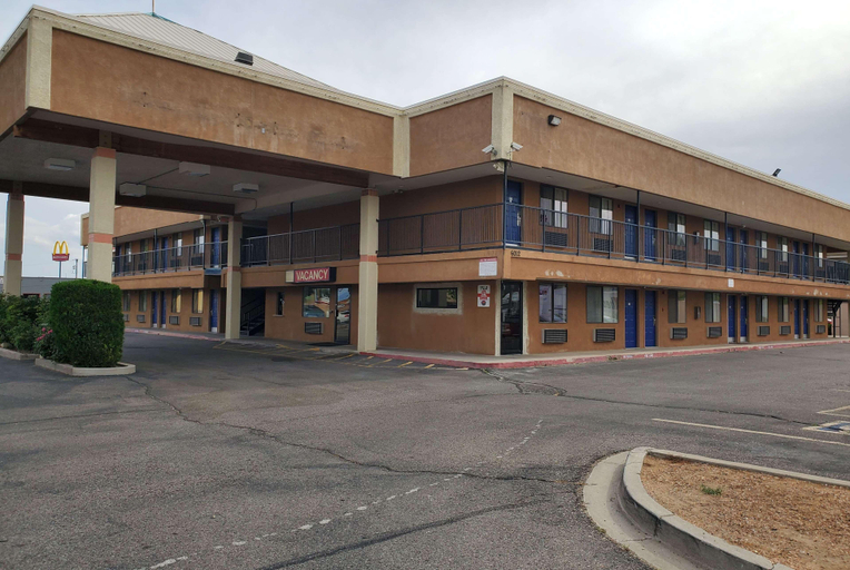 Exterior & Views 2, Travelodge by Wyndham Albuquerque West, Bernalillo