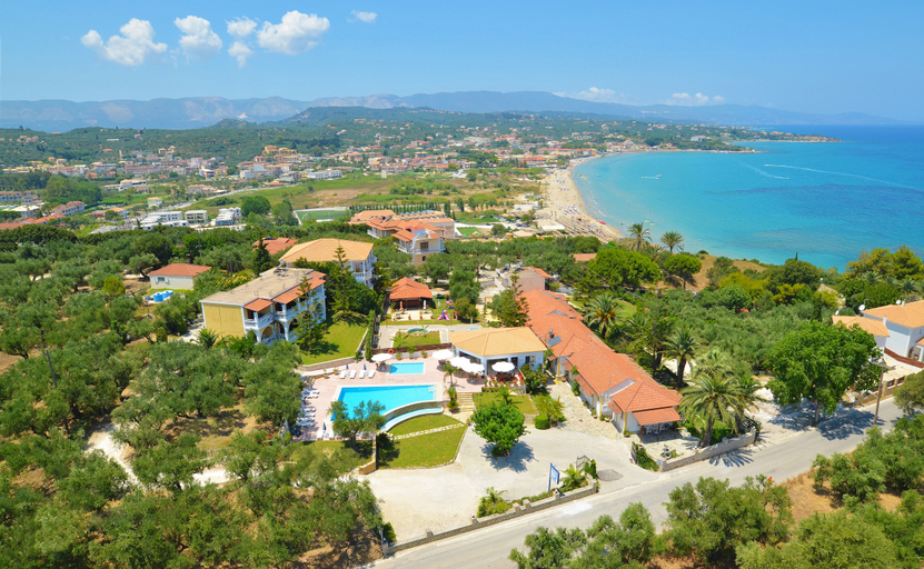 Exterior & Views