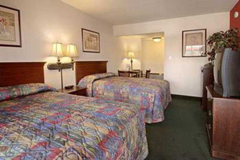Bedroom 2, Ramada Maingate, Orange