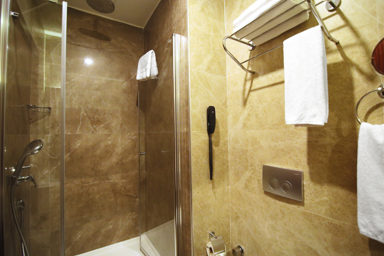 Bathroom 4, Park by Clover Hotel, Şişli