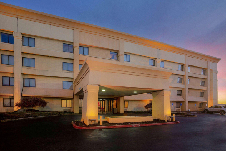 Exterior & Views