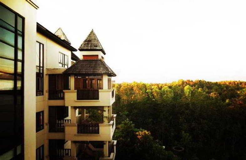Exterior & Views