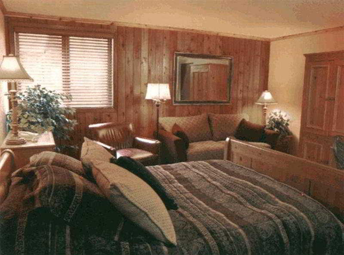 Bedroom 3, Kandahar Lodge, Flathead