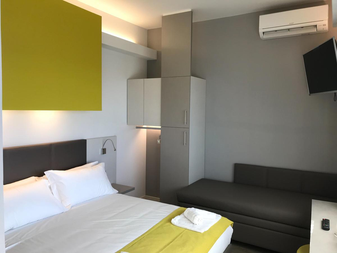 Bedroom 3, Hotel Montmartre, Rimini