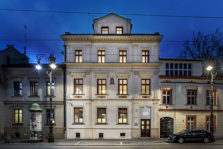Exterior & Views