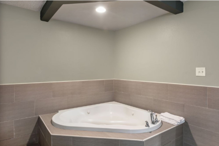 Bathroom 4, Rodeway Inn Bristol near Sesame Place, Bucks