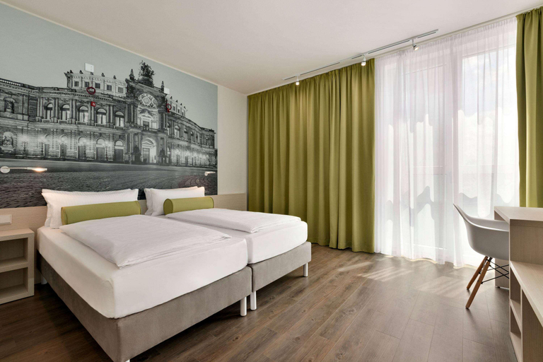 Bedroom 4, Super 8 by Wyndham Dresden, Dresden