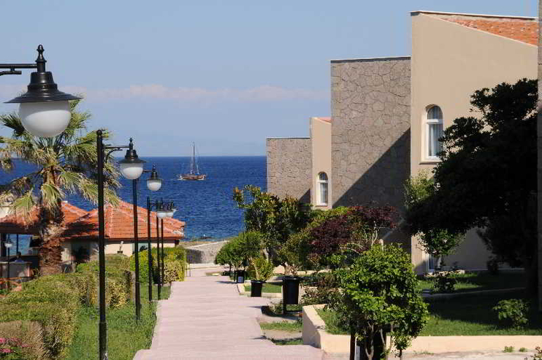 Exterior & Views