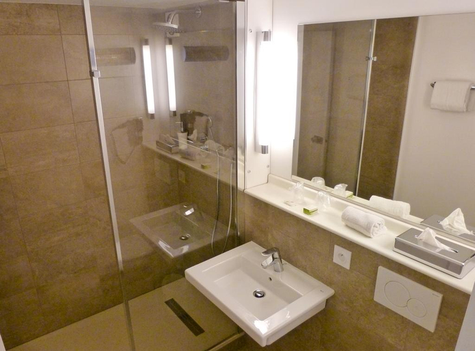 Bathroom 3, Kyriad Bordeaux Ouest – Mérignac Aéroport, Gironde