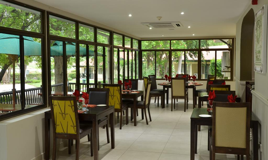Food & Drinks 5, Cresta Rileys Hotel, Ngamiland East