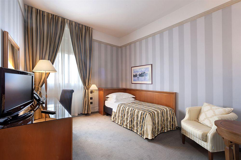Bedroom 3, Grand Hotel Bonavia, Rijeka