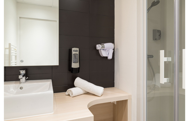 Bathroom 3, Parc Hôtel Pompadour, Brive-la-Gaillarde Nord, Corrèze